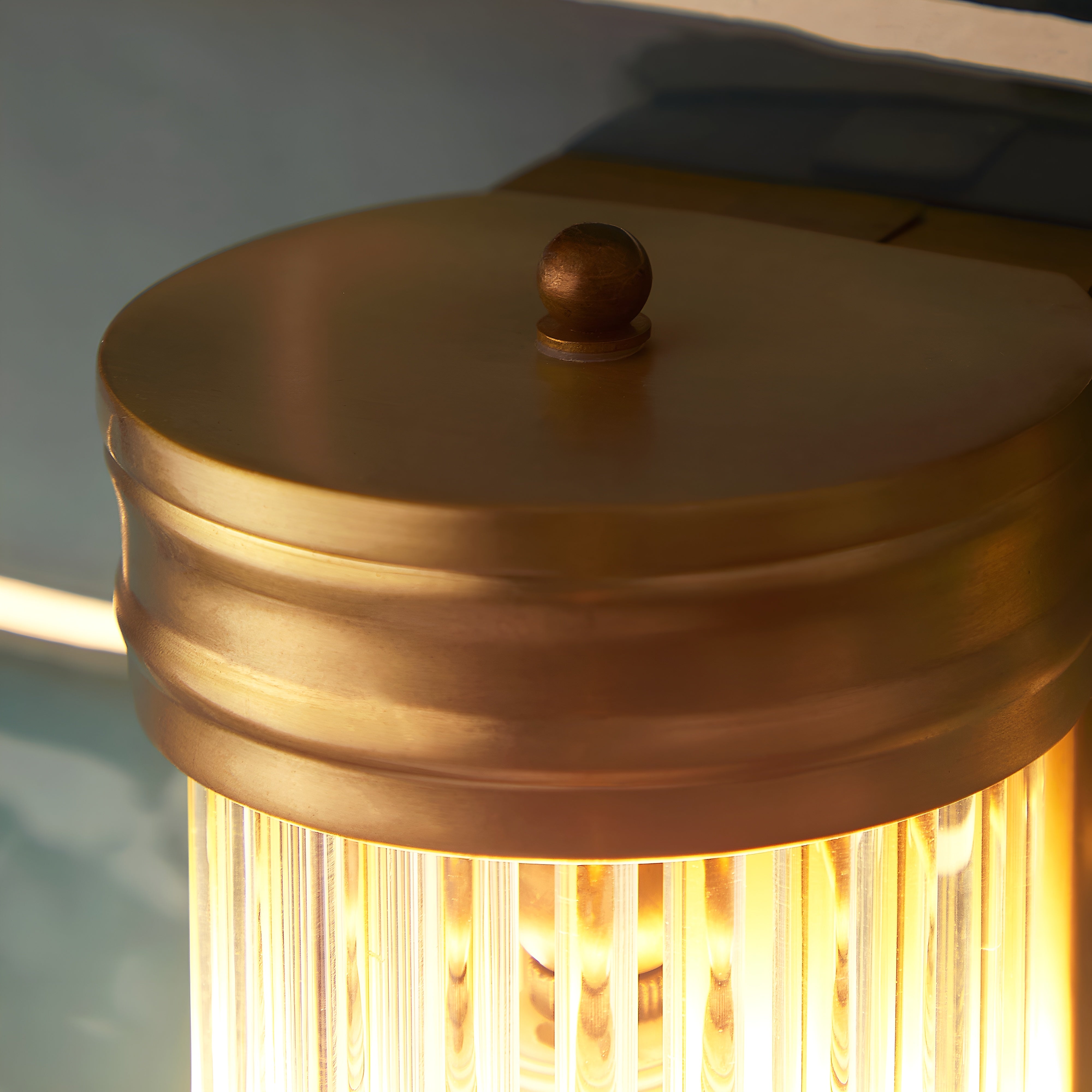 Celvéra – Art-Deco Wandlamp met Zachte Glans