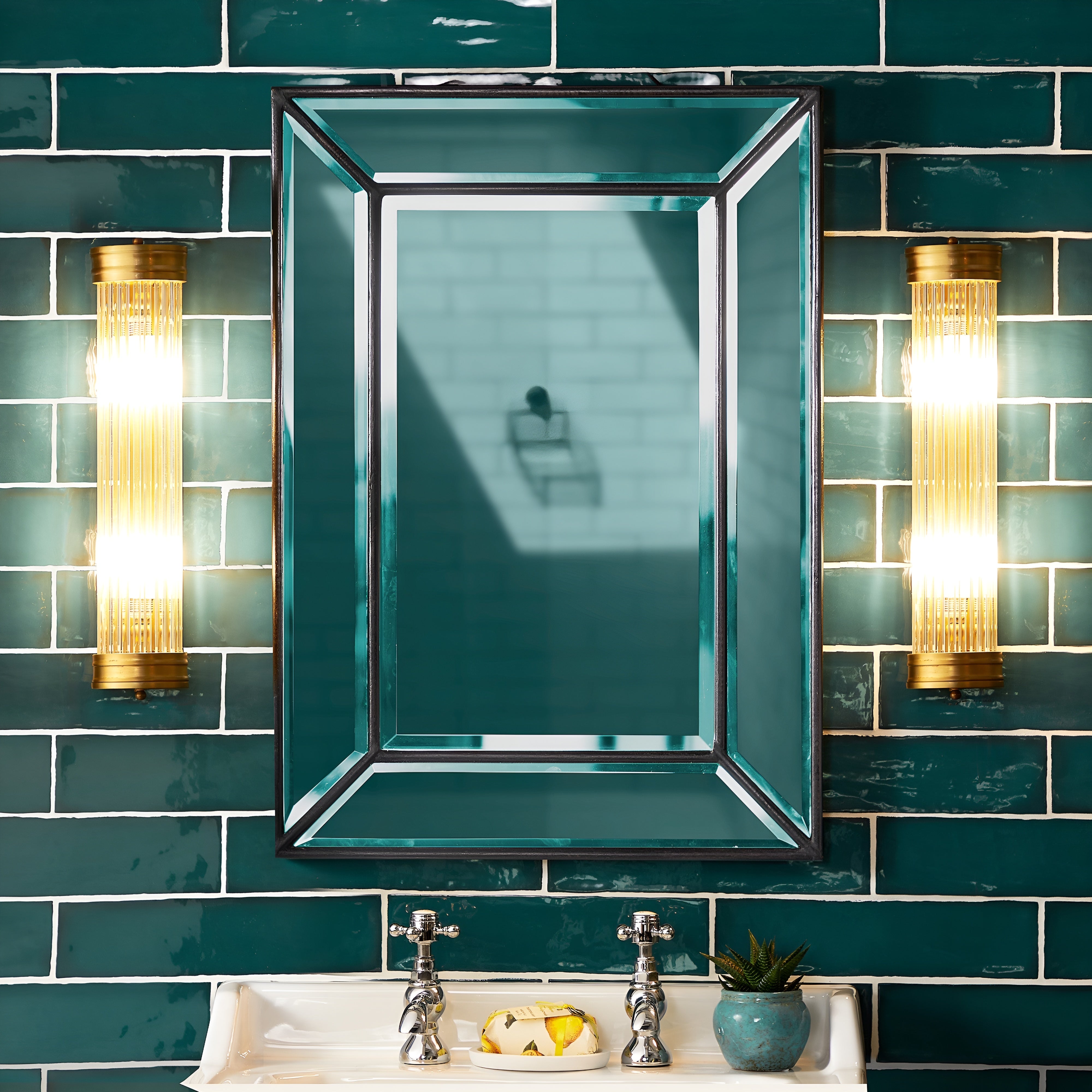 Celvéra – Art-Deco Wandlamp met Zachte Glans