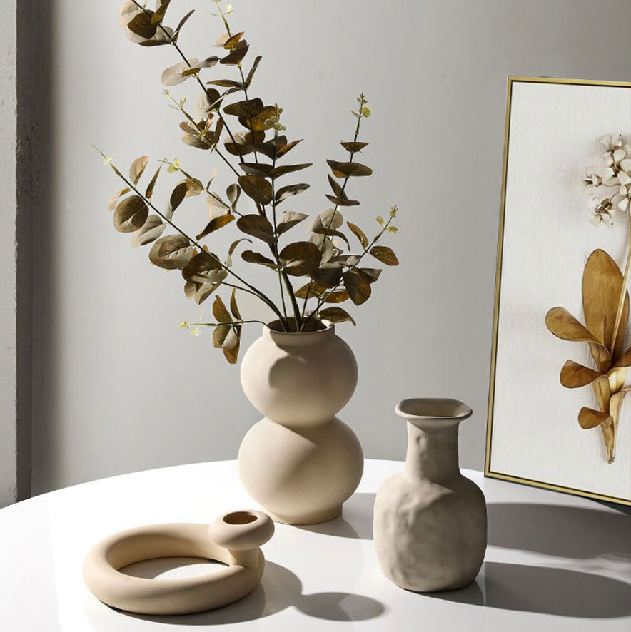 Solenne Vase – Minimalistische Keramische Vaas met Organische Vorm